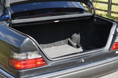 Lot 129 - 1993 Mercedes-Benz E220 Saloon