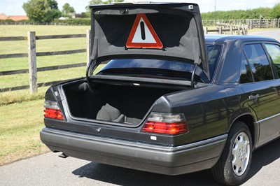Lot 129 - 1993 Mercedes-Benz E220 Saloon