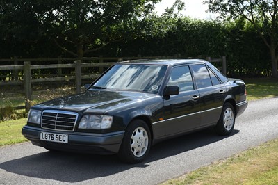 Lot 129 - 1993 Mercedes-Benz E220 Saloon