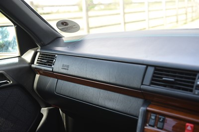Lot 129 - 1993 Mercedes-Benz E220 Saloon