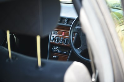 Lot 129 - 1993 Mercedes-Benz E220 Saloon