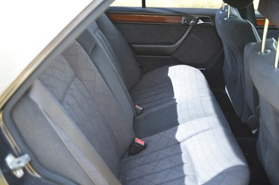 Lot 129 - 1993 Mercedes-Benz E220 Saloon