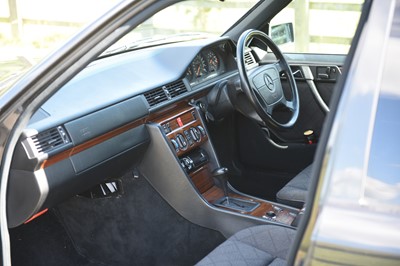 Lot 129 - 1993 Mercedes-Benz E220 Saloon
