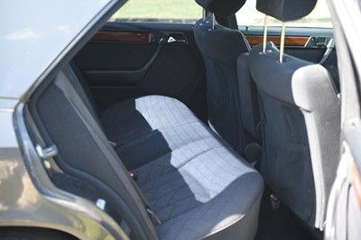Lot 129 - 1993 Mercedes-Benz E220 Saloon