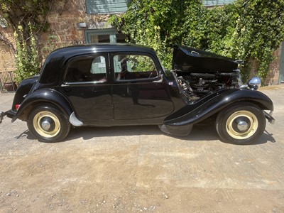 Lot 21 - 1954 Citroen Traction Avant Light 15