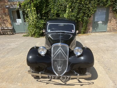 Lot 21 - 1954 Citroen Traction Avant Light 15