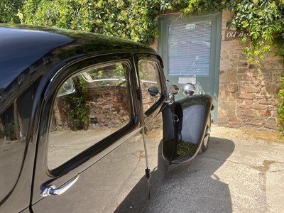 Lot 21 - 1954 Citroen Traction Avant Light 15