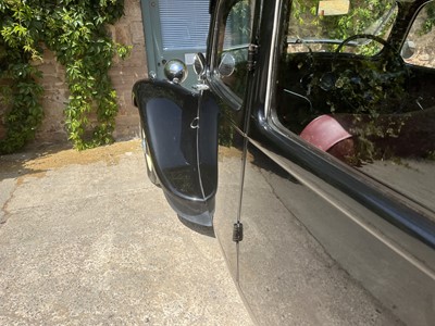 Lot 21 - 1954 Citroen Traction Avant Light 15