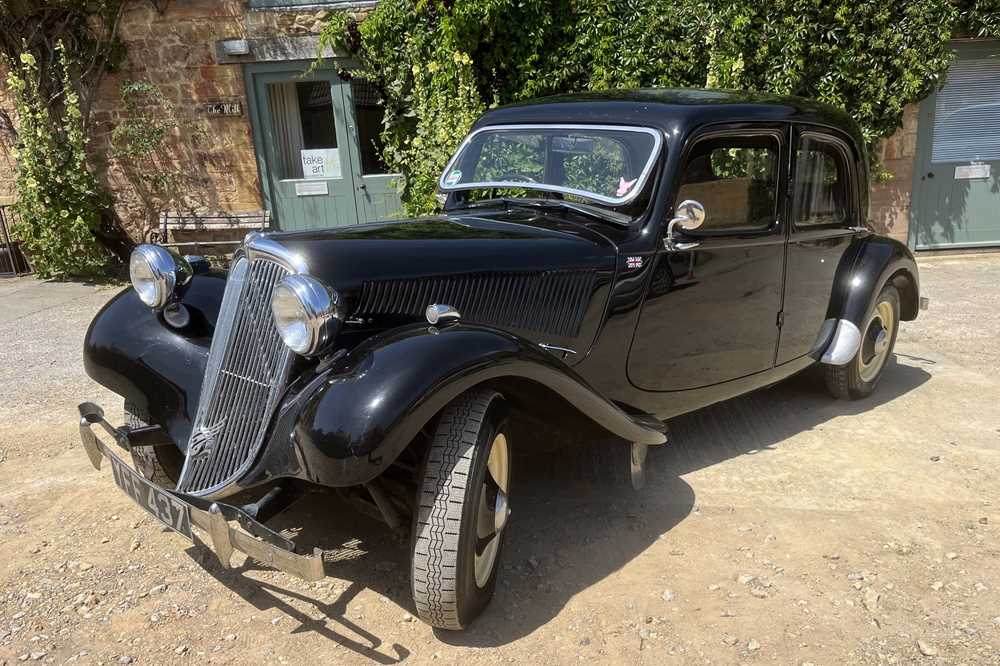 Lot 21 - 1954 Citroen Traction Avant Light 15