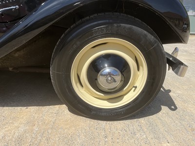 Lot 21 - 1954 Citroen Traction Avant Light 15