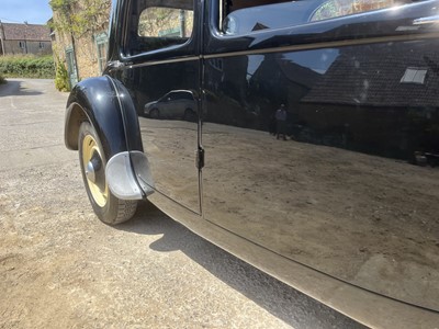 Lot 21 - 1954 Citroen Traction Avant Light 15