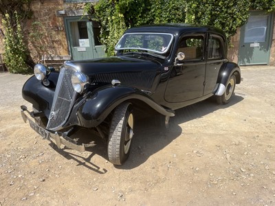 Lot 21 - 1954 Citroen Traction Avant Light 15