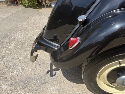 Lot 21 - 1954 Citroen Traction Avant Light 15