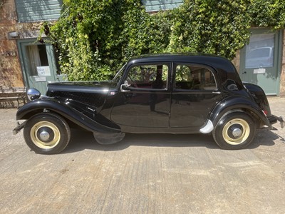 Lot 21 - 1954 Citroen Traction Avant Light 15