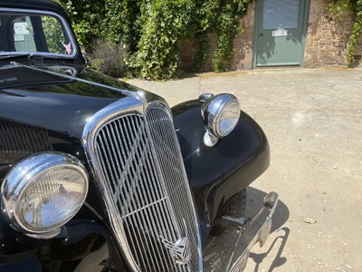Lot 21 - 1954 Citroen Traction Avant Light 15
