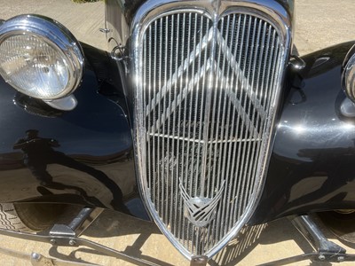 Lot 21 - 1954 Citroen Traction Avant Light 15