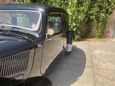 Lot 21 - 1954 Citroen Traction Avant Light 15