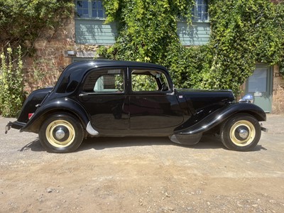 Lot 21 - 1954 Citroen Traction Avant Light 15