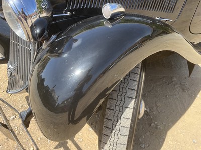 Lot 21 - 1954 Citroen Traction Avant Light 15