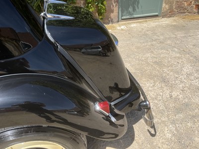 Lot 21 - 1954 Citroen Traction Avant Light 15