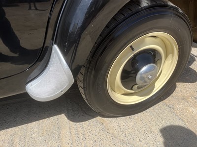 Lot 21 - 1954 Citroen Traction Avant Light 15