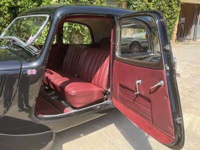 Lot 21 - 1954 Citroen Traction Avant Light 15