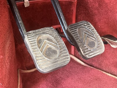 Lot 21 - 1954 Citroen Traction Avant Light 15