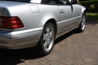 Lot 123 - 2001 Mercedes-Benz SL 320