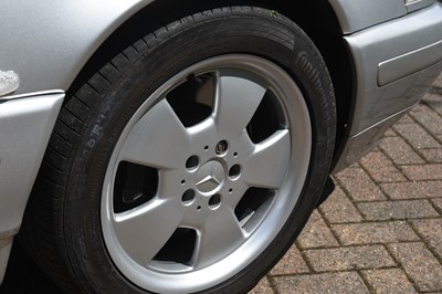 Lot 123 - 2001 Mercedes-Benz SL 320