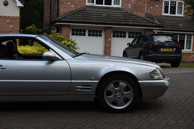 Lot 123 - 2001 Mercedes-Benz SL 320