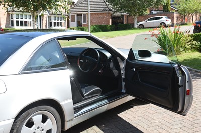 Lot 123 - 2001 Mercedes-Benz SL 320