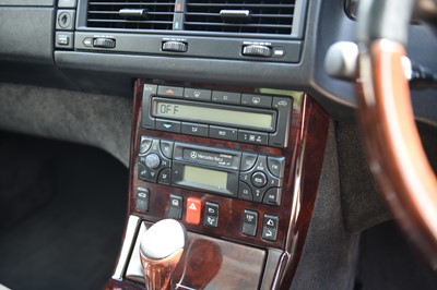 Lot 123 - 2001 Mercedes-Benz SL 320