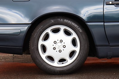 Lot 110 - 1996 Mercedes-Benz SL 320