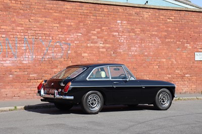 Lot 122 - 1974 MG B GT V8