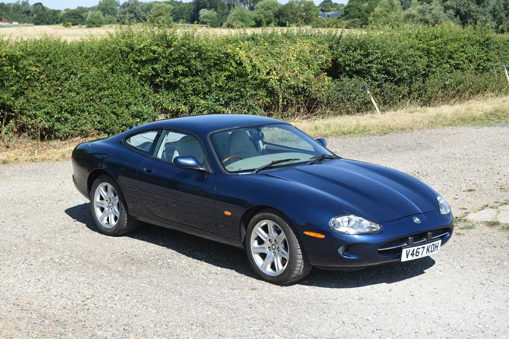 Lot 119 - 1999 Jaguar XK8 4.0 Coupe