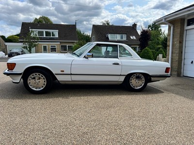 Lot 75 - 1988 Mercedes-Benz 420 SL