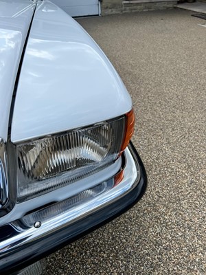 Lot 75 - 1988 Mercedes-Benz 420 SL