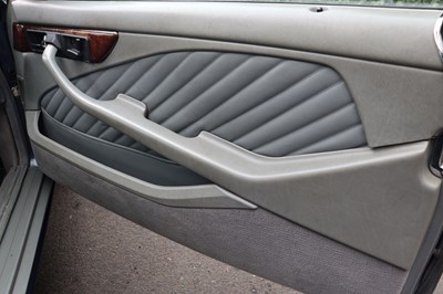 Lot 79 - 1990 Mercedes-Benz 560 SEC