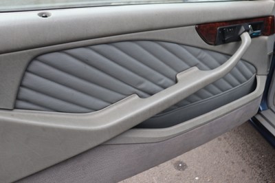 Lot 79 - 1990 Mercedes-Benz 560 SEC