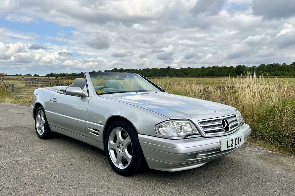 Lot 32 - 1999 Mercedes-Benz SL 320