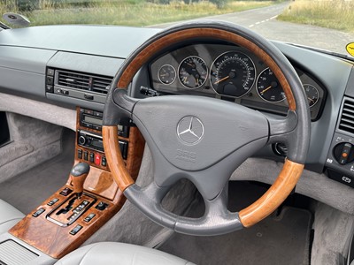 Lot 32 - 1999 Mercedes-Benz SL 320