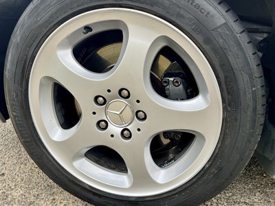 Lot 32 - 1999 Mercedes-Benz SL 320