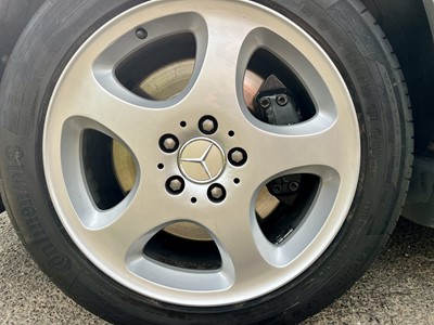 Lot 32 - 1999 Mercedes-Benz SL 320