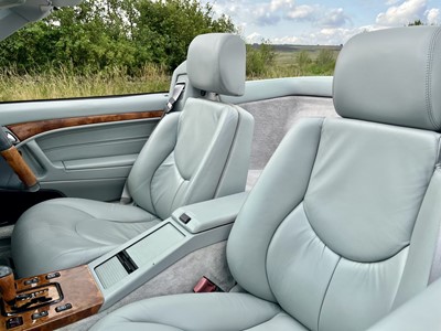 Lot 32 - 1999 Mercedes-Benz SL 320