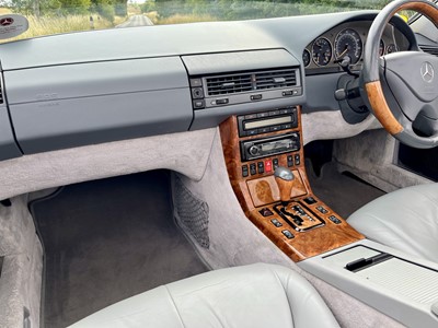 Lot 32 - 1999 Mercedes-Benz SL 320