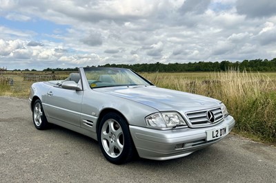Lot 32 - 1999 Mercedes-Benz SL 320
