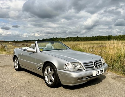 Lot 32 - 1999 Mercedes-Benz SL 320
