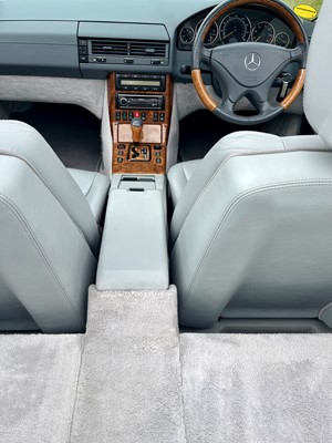 Lot 32 - 1999 Mercedes-Benz SL 320
