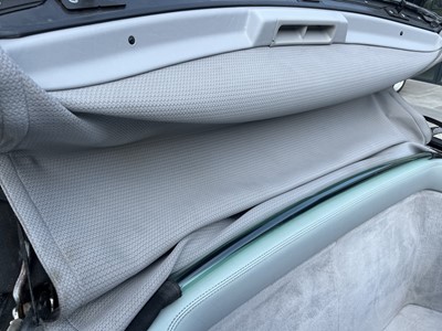 Lot 32 - 1999 Mercedes-Benz SL 320