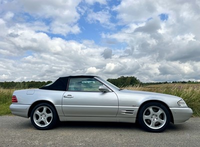 Lot 32 - 1999 Mercedes-Benz SL 320